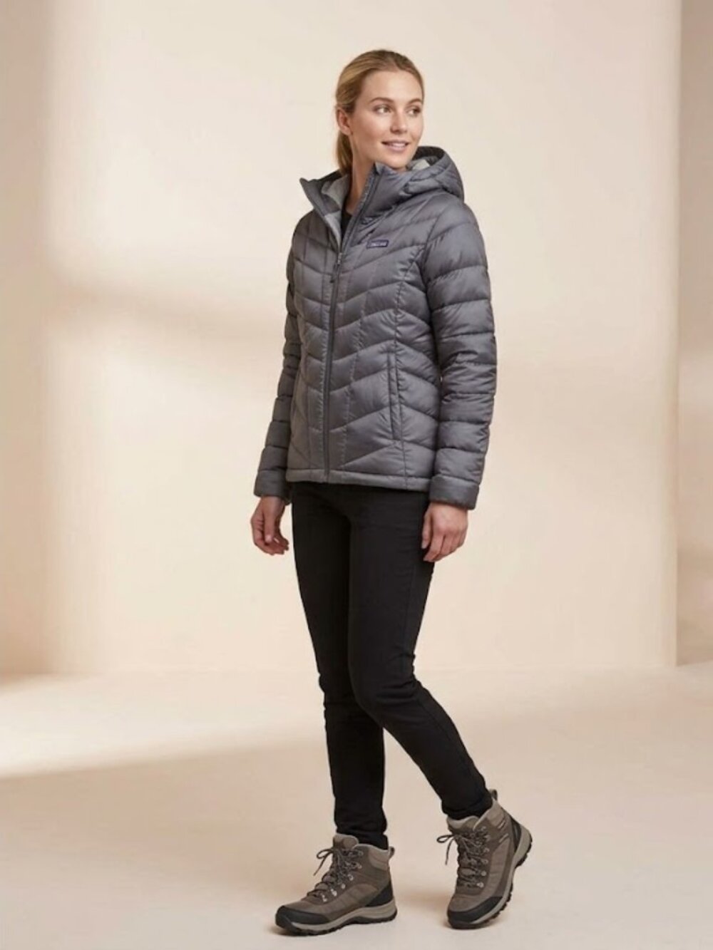 Large Women's Patagonia‎  Grey Puffer Jacket Coat